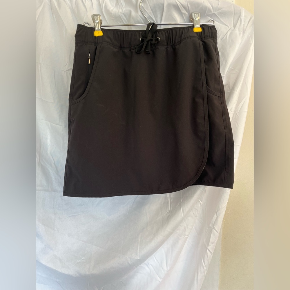 Patagonia Black Active Skort with Built-In Shorts Women’s Size S with Pockets!